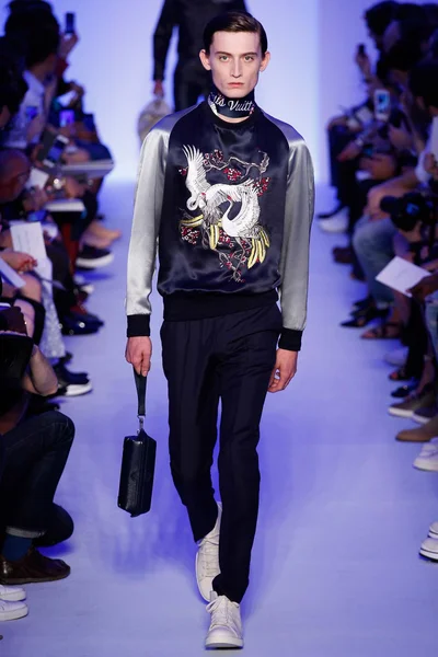 Look 10